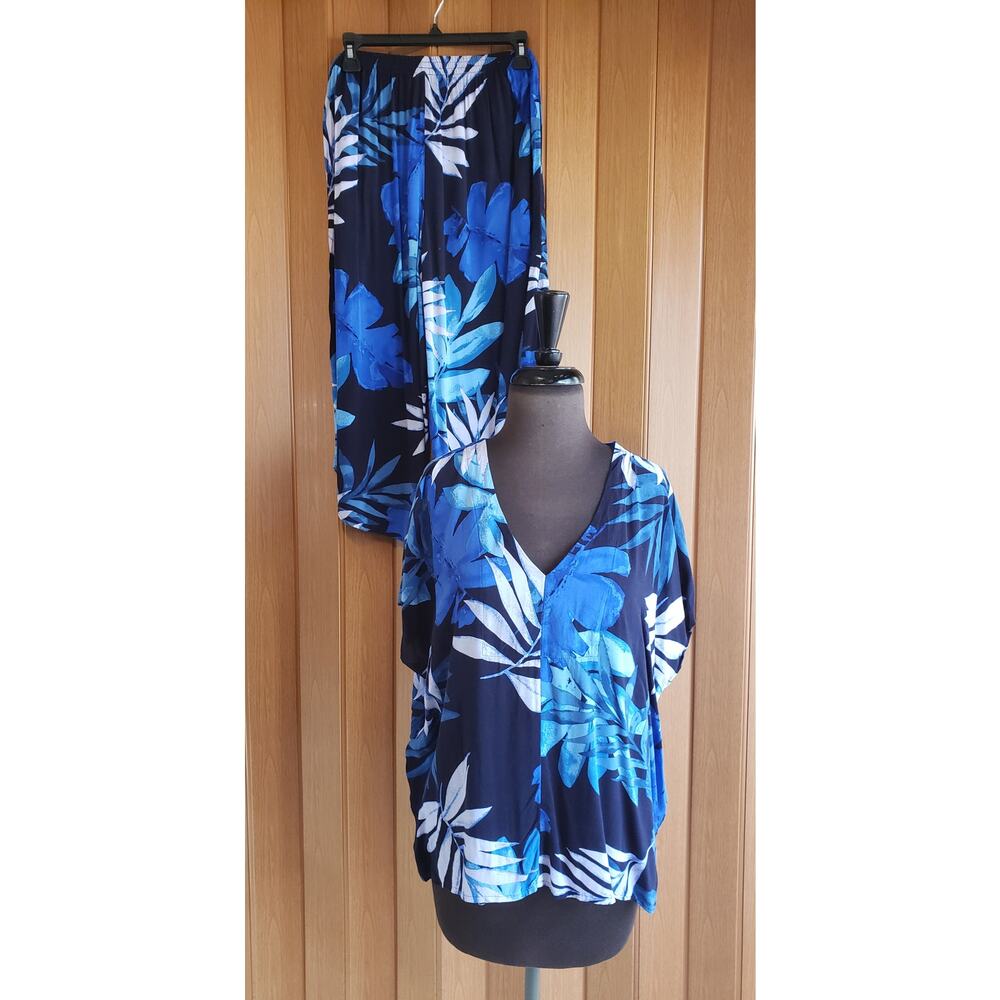 Donna Karen size medium blue tropical pajama set